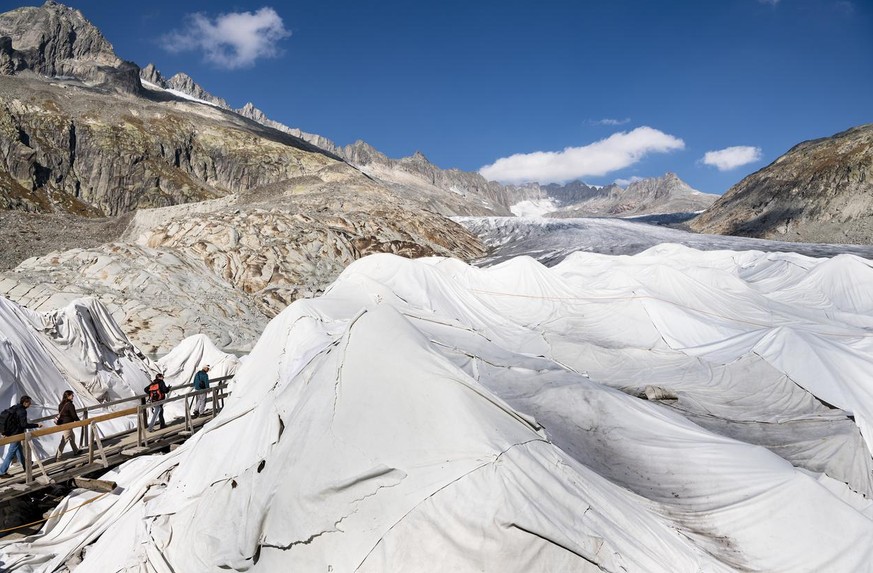 En octobre 2018, ces couvertures protégeaient le glacier du Rhône.