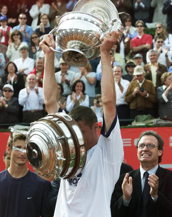 The bottom of the winners trophy drops off, as Russia&#039;s Marat Safin lifts it, after winning the Conde de Godo Tennis Open Sunday, April 30 2000 in Barcelona. Safin defeated Juan Carlos Ferrero of ...