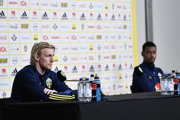 epa09264133 Sweden&#039;s Emil Forsberg (L) and Alexander Isak attend a press conference after a training session with the Swedish national soccer team in Gothenburg, Sweden, 12 June 2021. Sweden will ...