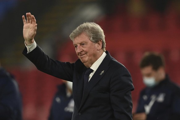 Crystal Palace&#039;s manager Roy Hodgson applauds fans at the end of the English Premier League soccer match between Crystal Palace and Arsenal, at Selhurst Park in London, England, Wednesday, May 19 ...