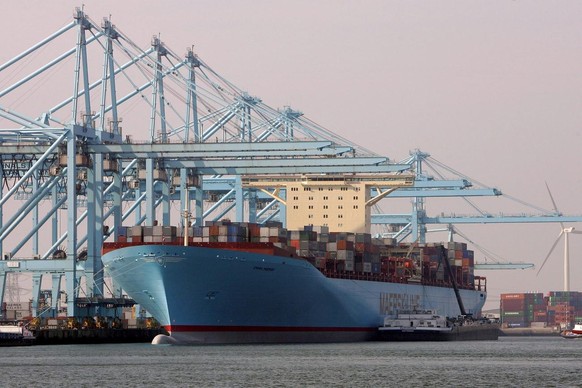 The largest containership in the world, the Emma Maersk, is docked in the AMP terminals in the Port of Rotterdam on Wednesday, 13 September 2006. The ship, owned by the Danish Maersk Line, can carry 1 ...