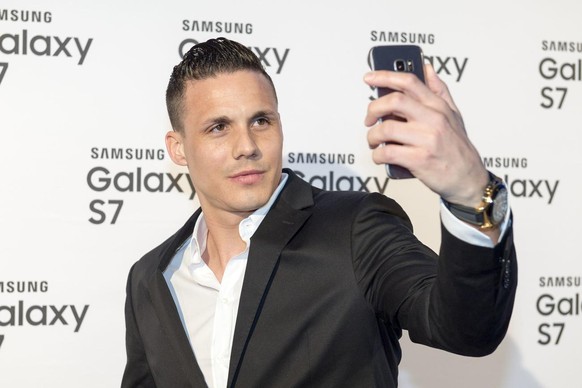David Degen, Fussballspieler, posiert auf dem Blue Carpet anlaesslich der Vorstellung des neuen Samsung Galaxy S7 Smartphone im Seerestaurant Quai 61, am 10. Maerz 2016 in Zuerich...(PHOTOPRESS/Nick S ...