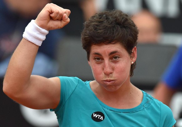 epa04751136 Carla Suarez Navarro of Spain celebrates after defeating Simona Halep of Romania in their semi final match for the Italian Open tennis tournament at the Foro Italico in Rome, Italy, 16 May ...