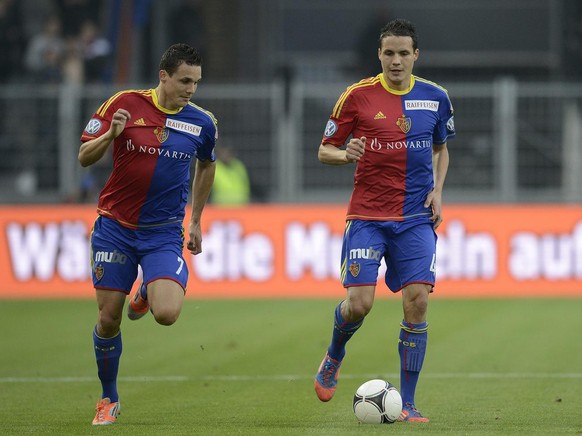 Basel&#039;s twins David Degen, left, and Philipp Degen, right, during the Super League soccer match between FC Basel 1893 and Grasshopper Club Zuerich at the St. Jakob-Park stadium in Basel, Switzerl ...