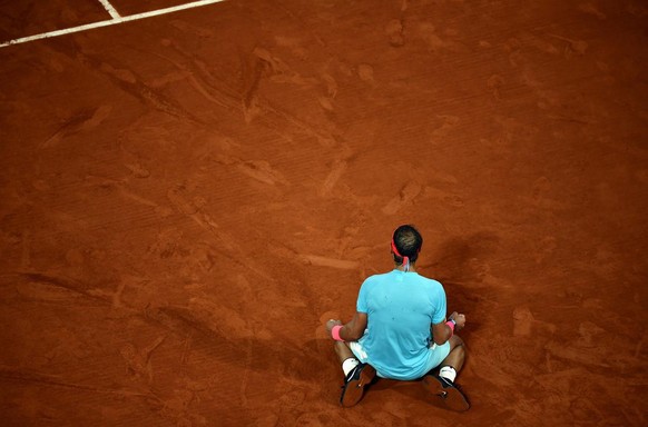 epa08736017 Rafael Nadal of Spain reacts after winning against Novak Djokovic of Serbia in their men&#039;s final match during the French Open tennis tournament at Roland &amp;#x200b;Garros in Paris,  ...