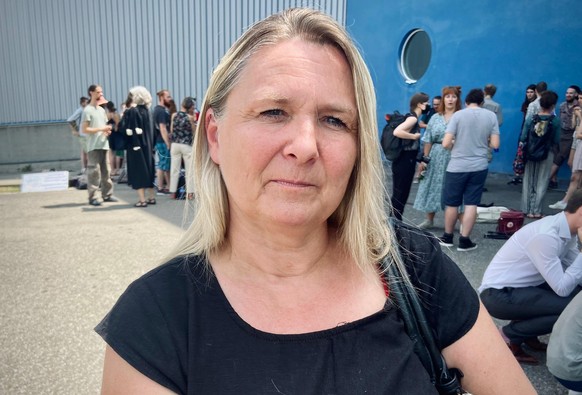 A Fribourg, les activistes du climat sont condamnés. Ici la maman d&#039;un prévenu.