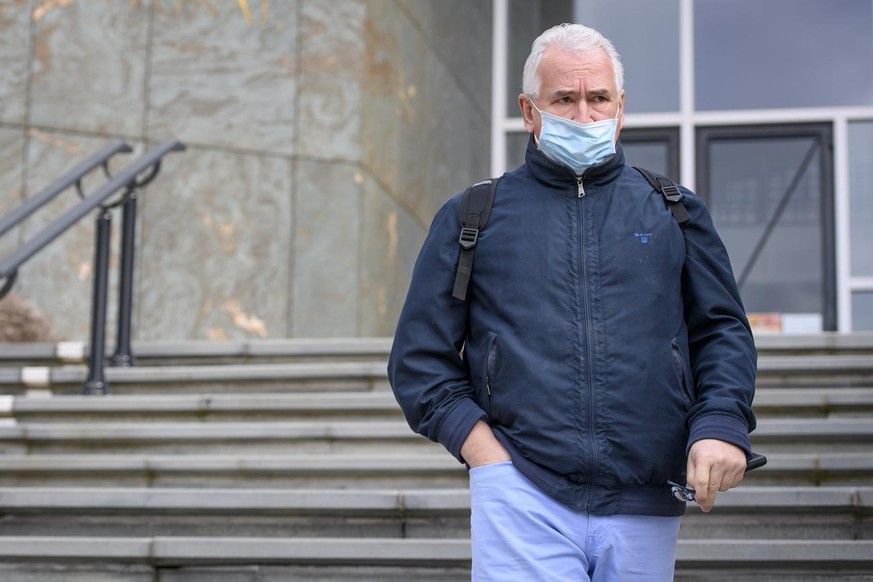 Le patissier Philippe Guignard quitte le tribunal pour la pause de midi lors de son proces en appel au siege du tribunal cantonal vaudois ce jeudi 4 mars 2021 au Palais de justice de l&#039;Hermitage  ...