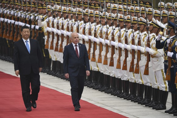 Switzerland&#039;s President Ueli Maurer, right, and China&#039;s President Xi Jinping review an honor guard during a welcome ceremony at the Great Hall of the People, Monday, April 29, 2019, in Bejin ...