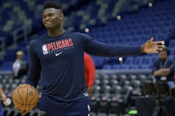 New Orleans Pelicans forward Zion Williamson (1) practices before an NBA basketball game between the New Orleans Pelicans and the Los Angeles Clippers in New Orleans, Saturday, Jan. 18, 2020. Williams ...