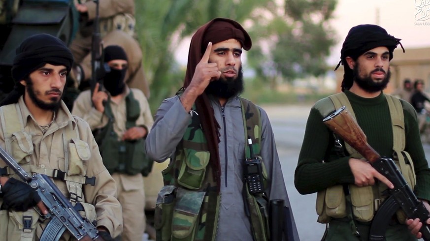 IS-Kämpfer auf einer undatierten Aufnahme: Die Terrormiliz ist dazu übergegangen, Jugendliche in waffenfähigem Alter registrieren zu lassen.