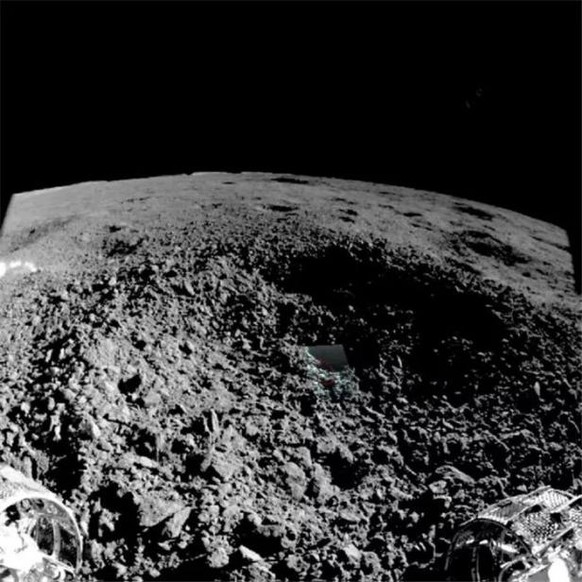 Aufnahme von der Rückseite des Mondes durch den mond-Rover Yutu-2.