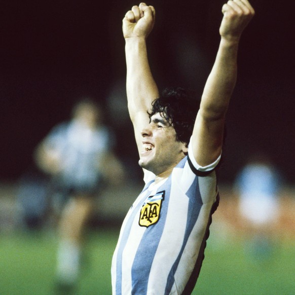 Diego Armando Maradona (U 20 Argentinien) jubelt - PUBLICATIONxINxGERxSUIxAUTxHUNxONLY (aflo348)