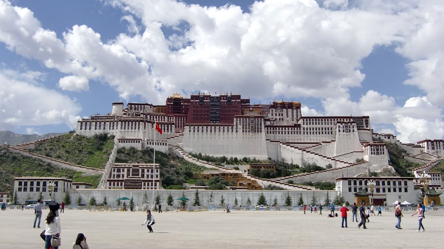 Klaus Zaugg Reise, Tibet: Der Potala-Palast in Lhasa war vor dem Einmarsch der Chinesen der Sitzder Regierung bzw. des Dalai Lama.