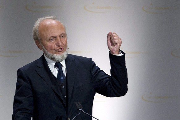 epa04630222 (FILE) A file picture dated 03 June 2010 of German Economist Hans-Werner Sinn speaking on the occasion of the Swiss Economic Forum SEF in Interlaken, Switzerland. As a leading German criti ...