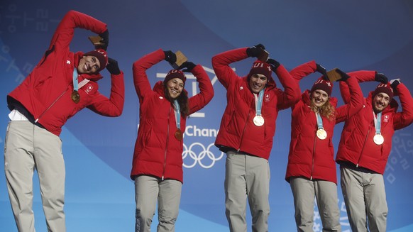 Team Switzerland, gold medalists in the alpine team event, pose during their medals ceremony at the 2018 Winter Olympics in Pyeongchang, South Korea, Saturday, Feb. 24, 2018. (AP Photo/Patrick Semansk ...