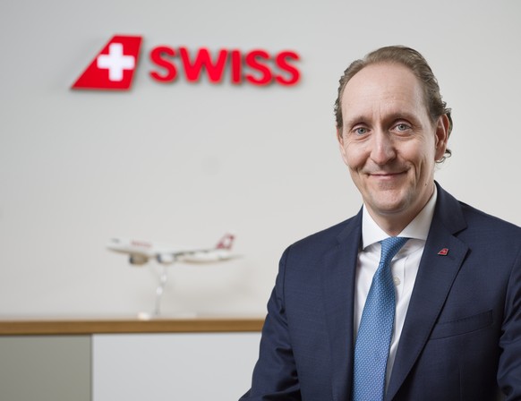 ARCHIV - ZUM ERGEBNIS 2020 DER SWISS STELLEN WIR IHNEN FOLGENDES BILDMATERIAL ZUR VERFUEGUNG - Dieter Vranckx, CEO der Fluggesellschaft SWISS, portaitiert am 1. Februar 2021 am Hauptsitz der Swiss in  ...
