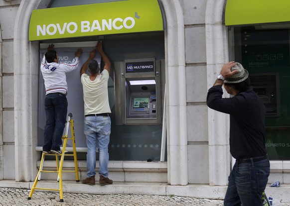 Das Logo der Novo Banco. Das Institut sucht einen Käufer, die Kunden sind wütend.&nbsp;