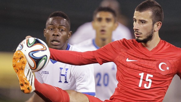 Turkey&#039;s Oguzhan Ozyakup (15) kicks the ball as Honduras’ Maynor Figueroa, left, defends during the second half of an exhibition soccer game, Thursday, May 29, 2014, in Washington. Turkey won 2-0 ...