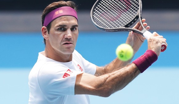 epa08124002 Roger Federer of Switzerland takes part in an Australian Open practice session at Melbourne Park in Melbourne, Australia, 13 January 2020. The Australian Open will run from 20 January to 0 ...