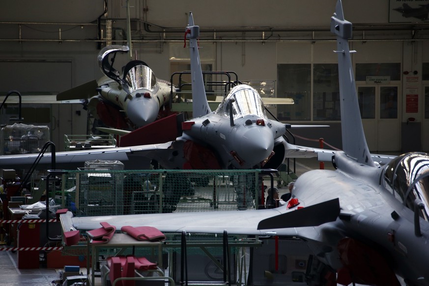 Kampfjets des Typs Rafale in der französischen Flugzeug-Fabrik Dassault Aviation in Merignac. &nbsp;