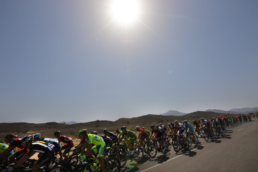 Gnadenlos brennt die Sonne an der Oman-Rundfahrt: Bei fast 50 Grad mussten die Fahrer durch die Wüste pedalen.