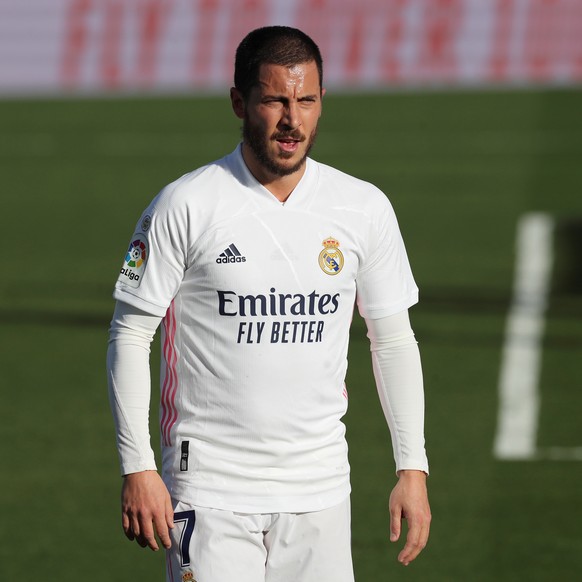 epa08975443 Real Madrid&#039;s striker Eden Hazard in action during the Spanish LaLiga soccer match between Real Madrid and Levante UD held at Alfredo Di Stefano stadium, in Madrid, central Spain, 30  ...