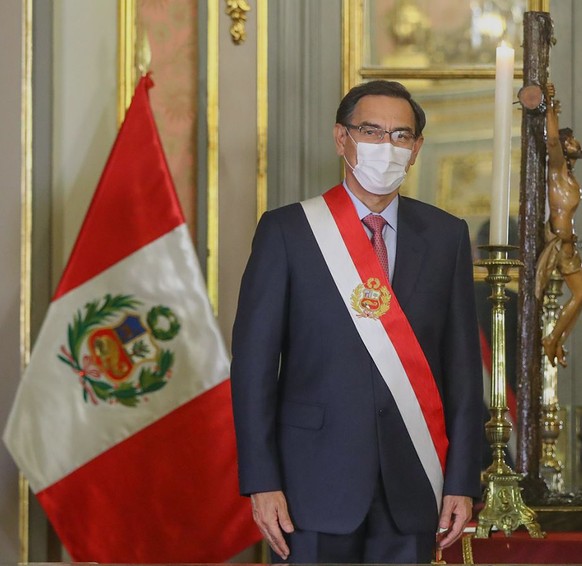 epa08588260 A handout photo made available by Peruvian Andina agency shows Peruvian President Martin Vizcarra (L) and new Prime Minister Walter Martos (R) as Martos is sworn in at the Government Palac ...