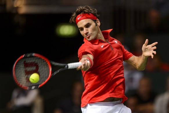 Federer hat den ersten von drei notwendigen Siegen für den Finaleinzug ins Trockene gebracht.