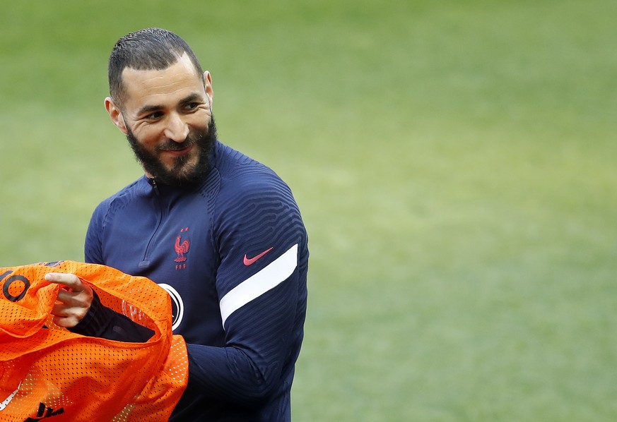 epa09241741 French national soccer player Karim Benzema attends a training session in Nice, France, 01 June 2021. France faces Wales in an international friendly match on 02 June 2021. EPA/SEBASTIEN N ...