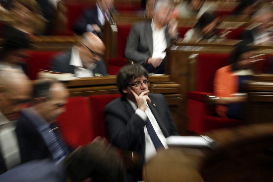 epaselect epa06291588 Catalan President Carles Puigdemont during the Catalan Parliament session, in Barcelona, northeastern Spain, 26 October 2017. Puigdemont rejected to call of regional elections in ...