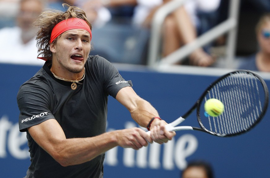 epa06991337 Alexander Zverev of Germany hits a return to Philipp Kohlschreiber of Germany during the sixth day of the US Open Tennis Championships the USTA National Tennis Center in Flushing Meadows,  ...