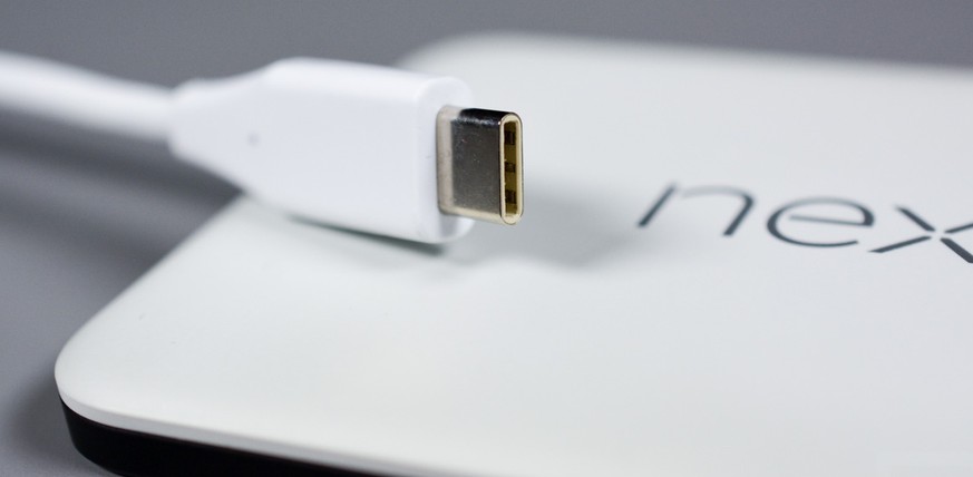 Das Nexus-Handy am Macbook aufladen: Kein Problem, wenn es kein No-Name-Kabel ist.&nbsp;