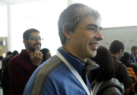 Larry Page, im Hintergrund Sundar Pichai.