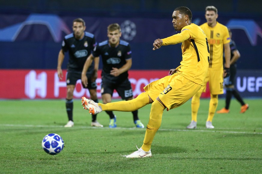 YB&#039;s Guillaume Hoarau shoots a penalty and scores the equalizer to 1:1, during the UEFA Champions League football 2nd leg playoff match between GNK Dinamo Zagreb from Croatia and BSC Young Boys f ...