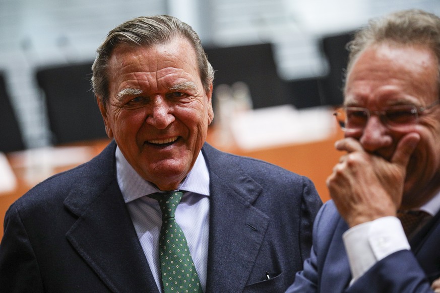 epa08519457 The Bundestag&#039;s Economic and Energy Committee Chairman Klaus Ernst (Die Linke) (R) and Former German Chancellor Gerhard Schroeder (L), prior to a hearing on the &#039;Nord Stream 2&#0 ...