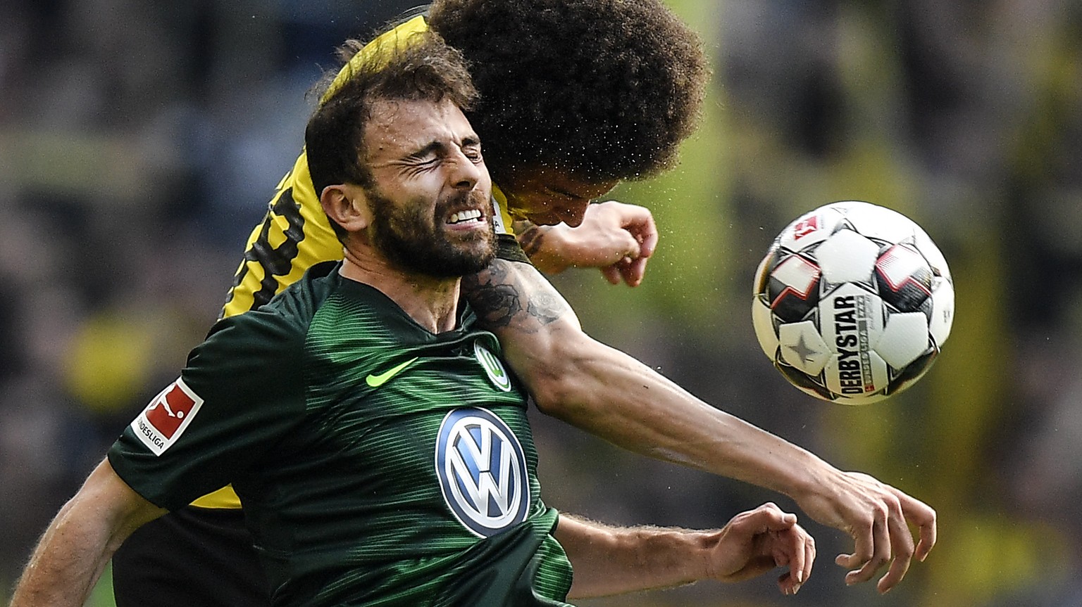 Wolfsburg&#039;s Admir Mehmedi, left, and Dortmund&#039;s Axel Witsel, right, challenge for the ball during the German Bundesliga soccer match between Borussia Dortmund and VfL Wolfsburg in Dortmund,  ...