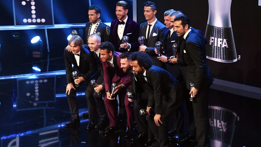 epa06284974 The players voted into the FIFA World 11 pose for a picture during the Best FIFA Football Awards 2017 at the London Palladium, London, Britain 23 October 2017. EPA/ANDY RAIN