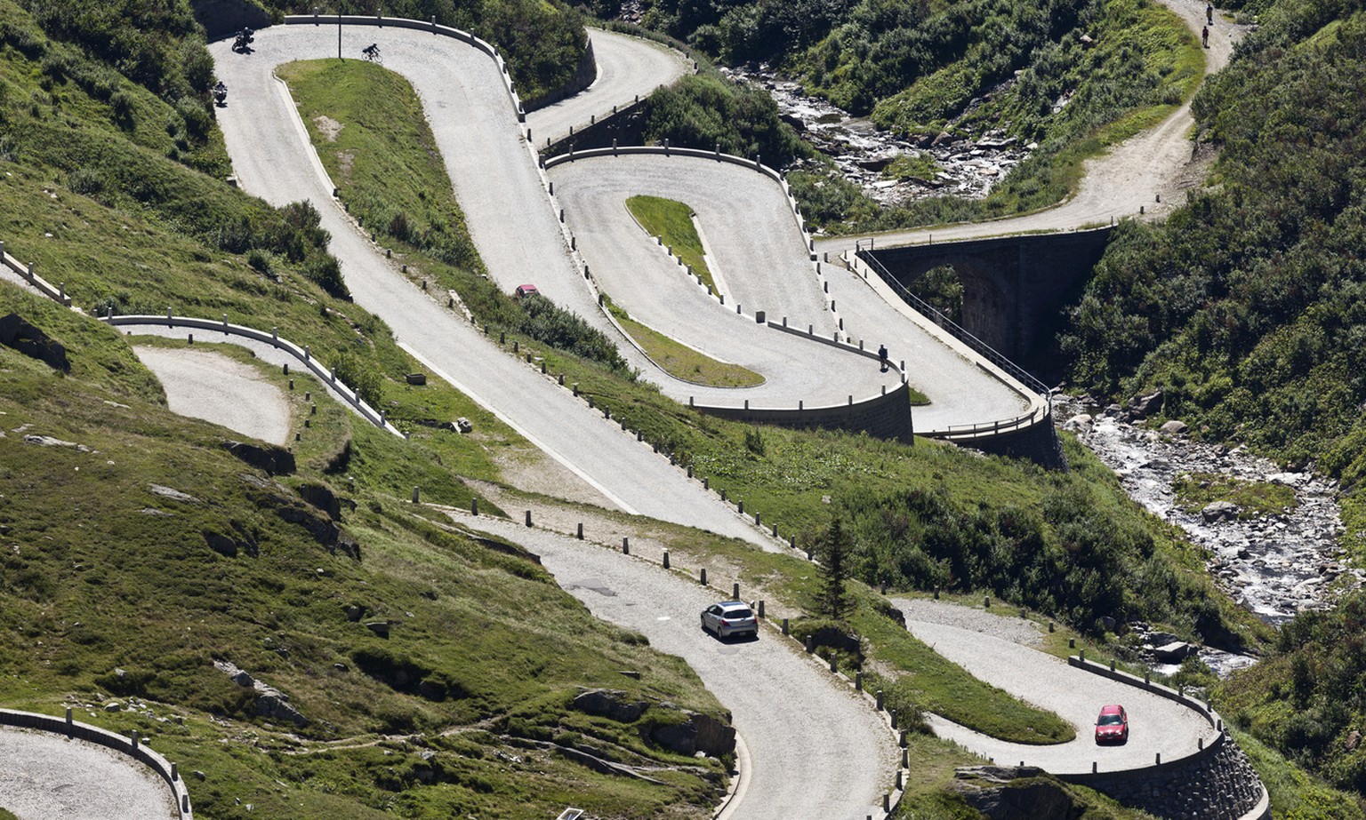 Via Tremola, the old serpentine mountain pass road to the Gotthard mountain pass, near Airolo, Switzerland, pictured on August 10, 2012. (KEYSTONE/Gaetan Bally)