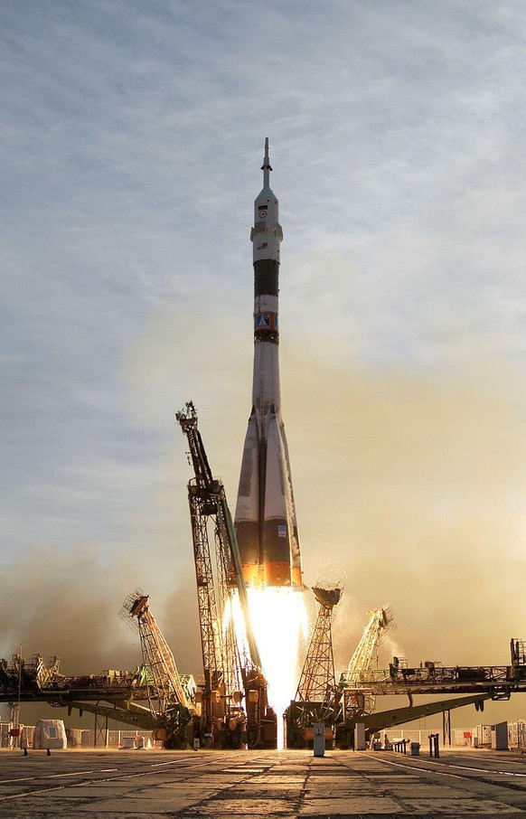 Eine Sojus-FG startet das bemannte Raumschiff Sojus TMA-5 (Baikonur, 14. Oktober 2004)
Von NASA/Bill Ingalls - http://spaceflight.nasa.gov/gallery/images/station/crew-10/html/jsc2004e46228.html, Gemei ...