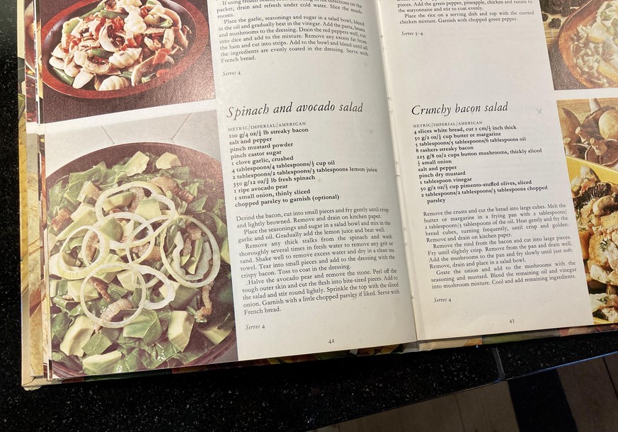 Hamlyn&#039;s All-Colour Book of Quick Dishes 1970s retro-küche Oliver Baroni kochen essen food spinat salat