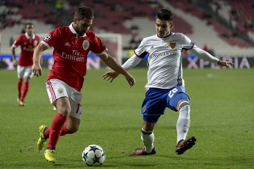 Benfica&#039;s Andrija Zivkovic, left, fights for the ball against Basel&#039;s Raoul Petretta, right, during the UEFA Champions League Group stage Group A matchday 6 soccer match between Portugal&#03 ...