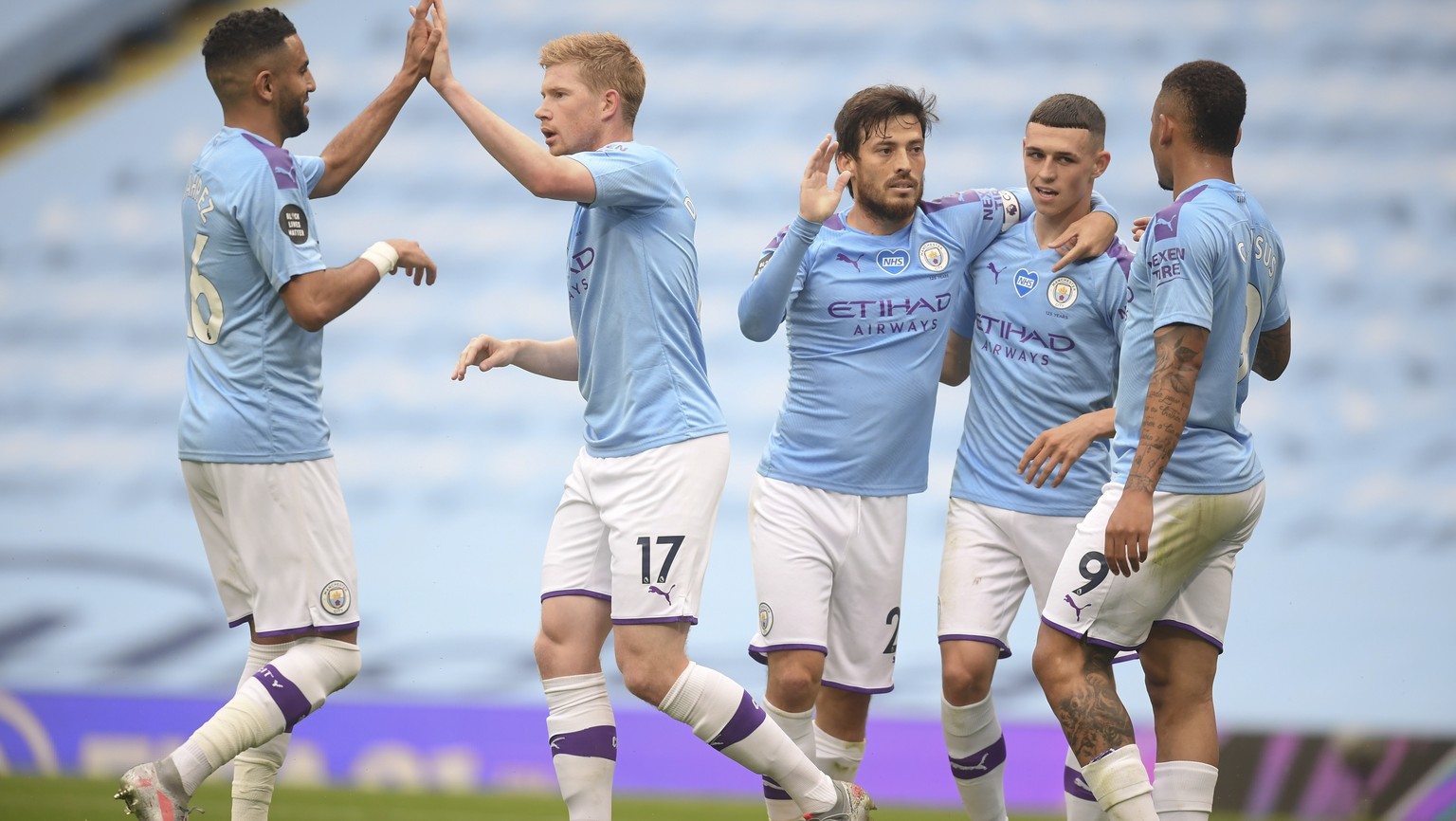 epa08534953 Riyad Mahrez (L) of Manchester City celebrates with teammates after scoring the 2-0 lead during the English Premier League soccer match between Manchester City and Newcastle United in Manc ...