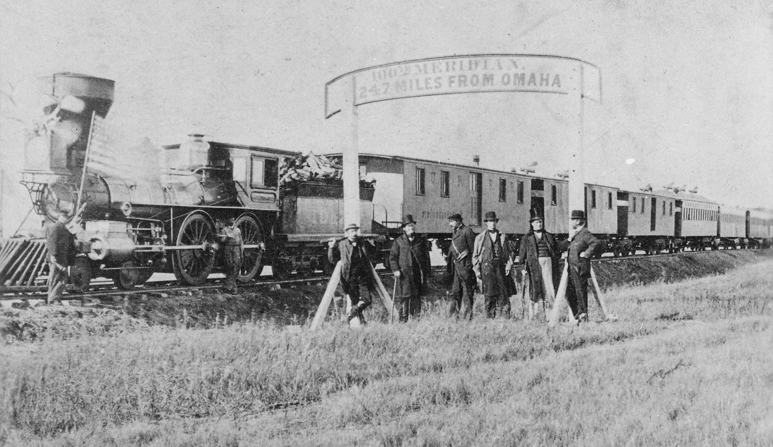 Die Direktoren der Union Pacific Railroad versammeln sich 1866 auf dem 100. Meridian, aus dem später Cozad, Nebraska, etwa 400 km westlich von Omaha, Nebraska Territory wird.