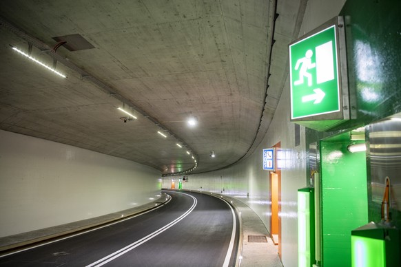 Der Geissbueel Tunnel vor der Inbetriebnahme der Umfahrungsstrasse, Tangente Zug-Baar am Donnerstag, 24. Juni 2021 in Baar. (KEYSTONE/Urs Flueeler)