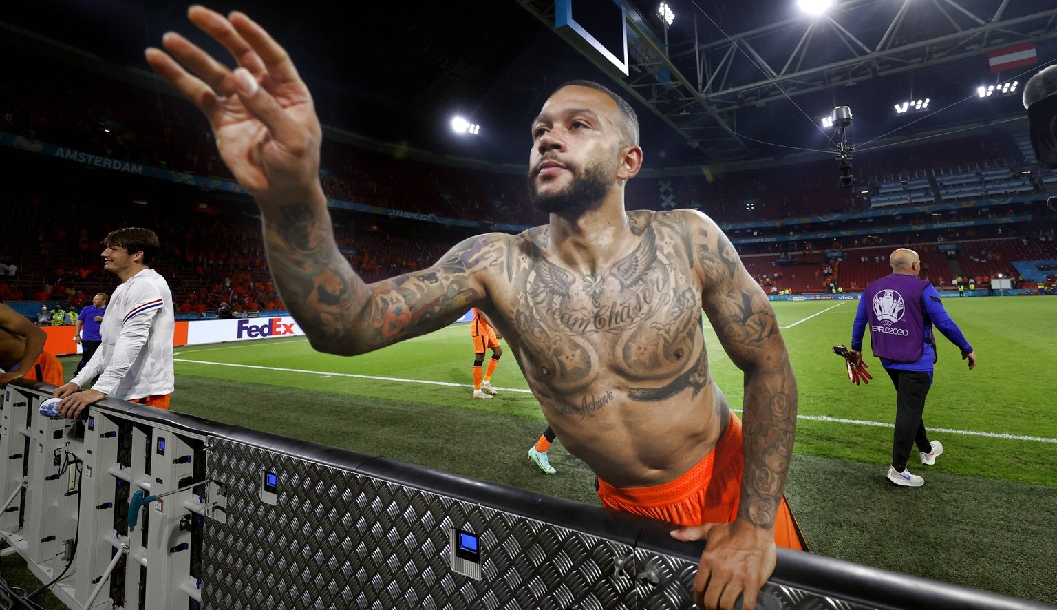AMSTERDAM, 17-06-2021 JohanCruyff Arena, Group stage of EURO2020 between Netherlands and Austria 2-0. Netherlands celebrate their win. Memphis Depay gives away his shirt. Netherlands - Austria PUBLICA ...