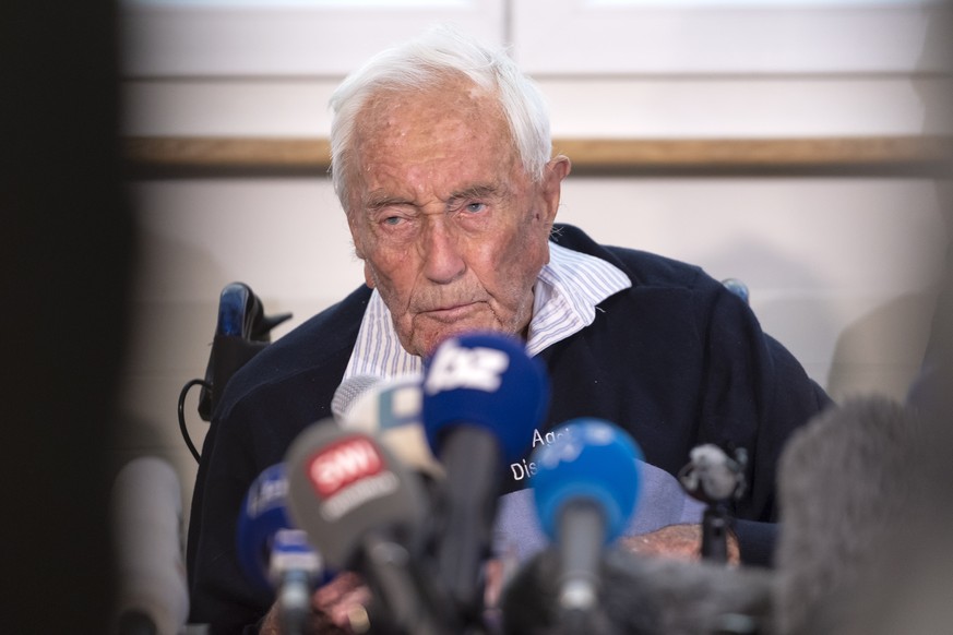epa06722452 104-year-old Australian scientist David Goodall speaks during his press conference a day before his assisted suicide in Basel, Switzerland, 09 May 2018. The 104-year-old, Australia&#039;s  ...