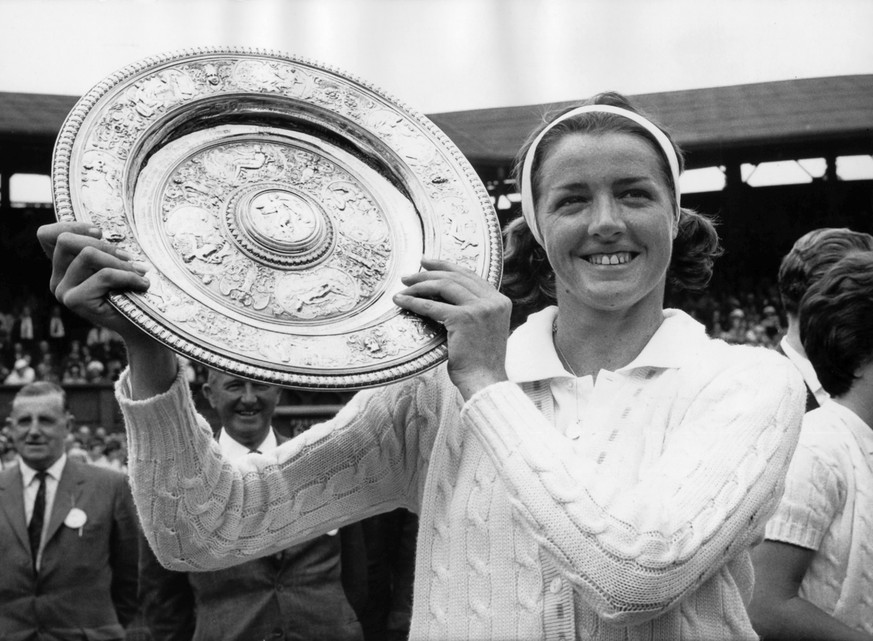 epa03307850 (FILE) A file picture dated 08 July 1963 shows Australian tennis legend Margaret Court posing with the championship trophy after defeating Billie Jean Moffitt from the USA in the women&#03 ...