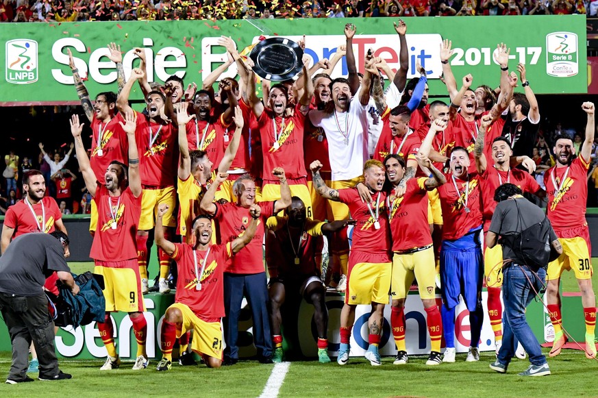 epa06017819 Benevento players celebrate their promotion to Italian Serie A championship after the victory (1-0) in Serie B play-off match played against Carpi FC at Vigorito stadium in Benevento, Ital ...