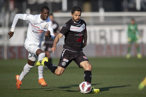 From left, Z�rich ?s player Assan Ceesay and Z�rich ?s player Toni Domgjoni , during the Super League soccer match FC Lugano against FC Z�rich, at the Cornaredo stadium in Lugano, Wednesday, March 7,  ...