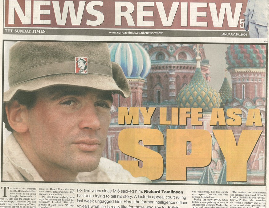 Der ehemalige MI6-Agent Richard Tomlinson auf einer Zeitungs-Frontseite